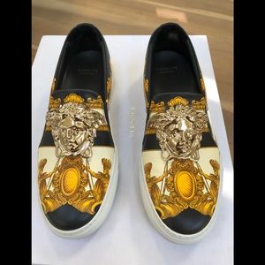 Versace logo sneakers size 35 run big fit size 36